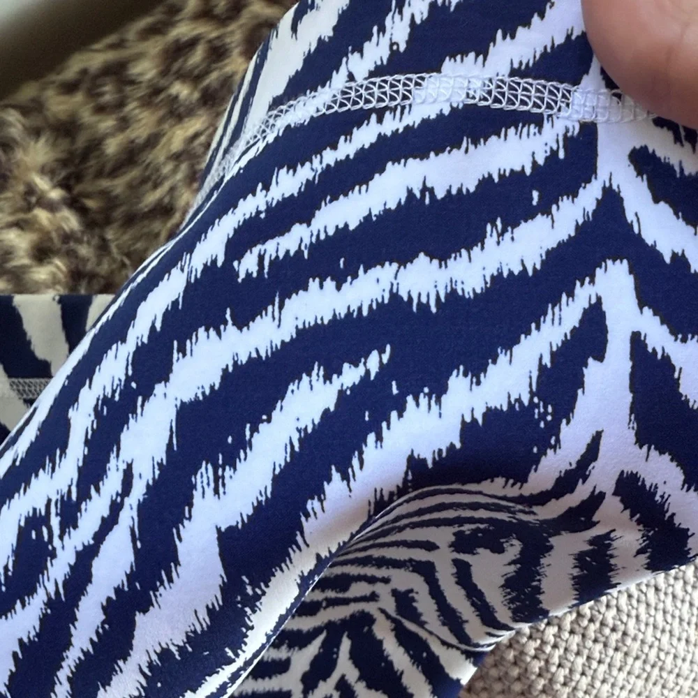 J. Mckaughlin‎ reverse Zebra stretch  Pencil Skirt- never worn 169 retail